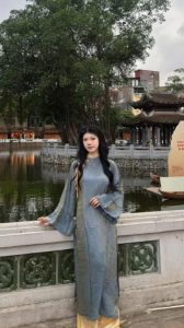 Bí Quyết Chọn Áo Dài Lụa Tôn Dáng