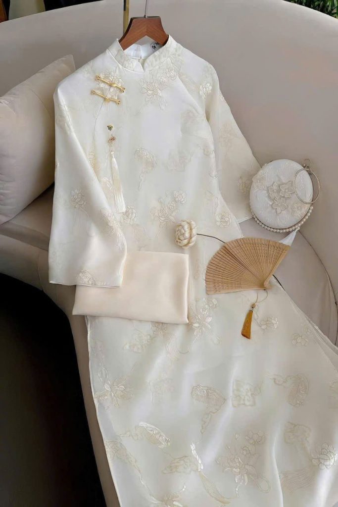 Áo dài xinh xắn dịp lễ 30/4 – 1/5