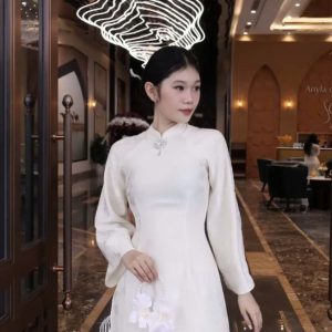 Áo dài gấm chàm cổ đính đá – Vẻ đẹp sang trọng, quyền quý
